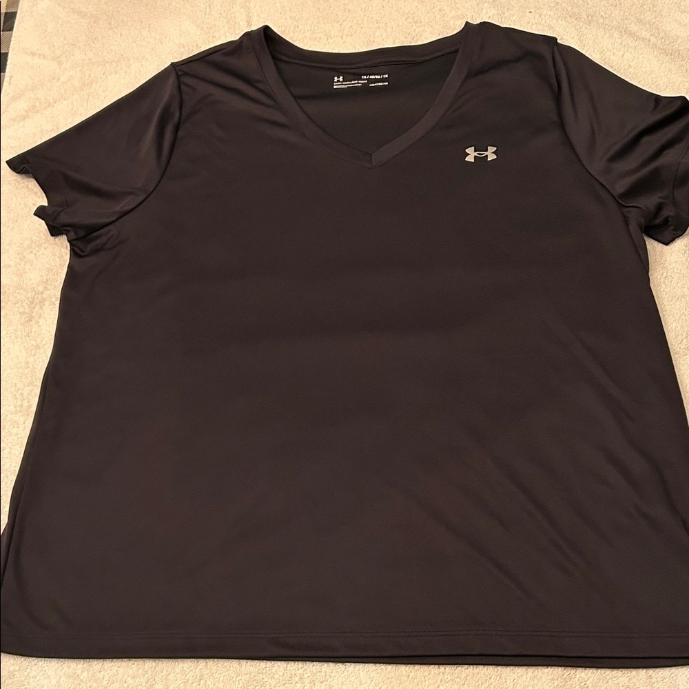 Under Armour HeatGear Women's Black V-Neck Althletic Tee SZ 1X